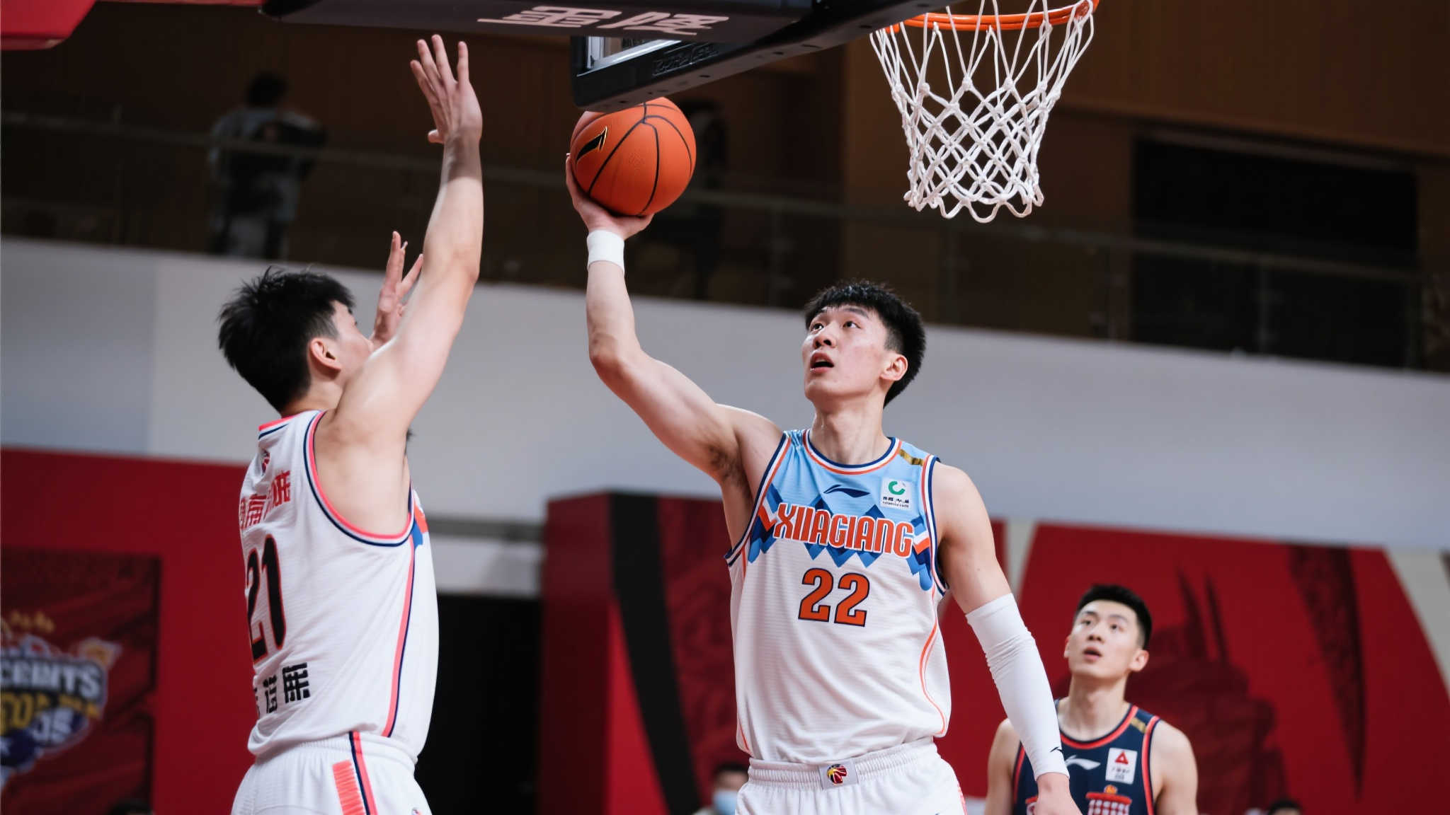 通過與金玟 通過與金玟